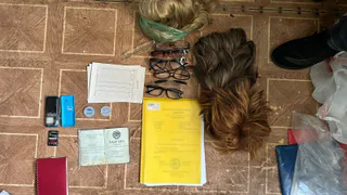 Полиция Коми задержала аферистку с париками и поддельными документами