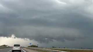 Холодные ливни и шквалистый ветер обрушатся на Рязанскую область: МЧС предупреждает