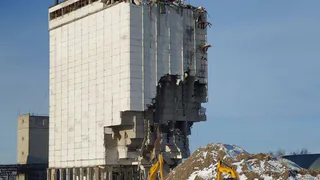 В Брянске в сети появились кадры сноса «Мелькрукка»