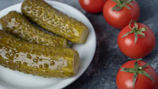 Закусочные горчичные огурчики, которых сколько не сделай, а всегда мало. Делюсь бабушкиным рецептом