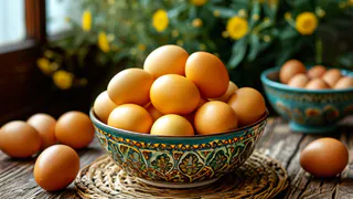 Ярче, чем от луковой шелухи: этот овощ окрасит яйца в золотой — пасхальные яйца произведут фурор на соседей