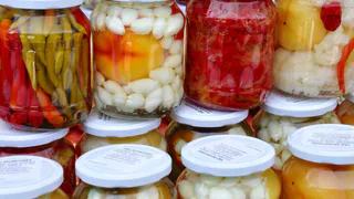 Вы больше не захотите отдавать кабачки: овощное лечо за 5 минут — волшебная закуска даже на праздник