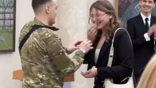 Воркутинец сделал предложение руки и сердца своей девушке в Постпредстве Республики