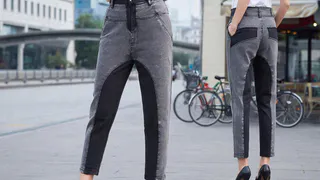 Забудьте про джинсы и леггинсы: 4 пары брюк, которые подойдут и для длительного перелёта, и для выхода из самолёта