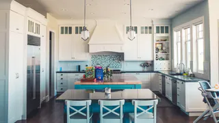 Как оборудовать кухню по последнему слову техники и сэкономить до 30 000 рублей?