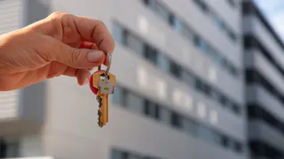 Неожиданные риски для тех, кто принимает квартиру в качестве подарка: правовые ловушки и советы юриста