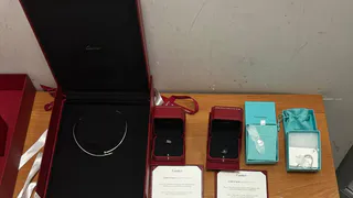 В татарстанском аэропорту у пассажирки изъяли ювелирные изделия за 1,6 млн рублей