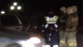 В полночь две "Лады" не разъехались на Московском шоссе - все живы, но дорогу залили бензином