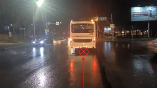 В Сыктывкаре пассажир автобуса получила травму при резком торможении транспорта