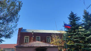 Жители Пензы восстановили крышу колледжа в Токмаке