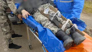 В Коми спасатели эвакуировали рыбака с переломами с реки Луза