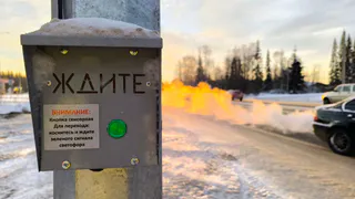 В Сыктывкаре на дороге в Эжву появился новый светофор с кнопкой