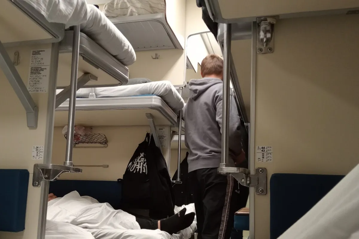 "Умоляю, не делайте этого": 10 привычек пассажиров, которые портят всем жизнь в поезде - честные откровения проводницы