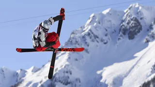 Взлететь над снегом: Фристайл — спорт, где гравитация лишь советчик