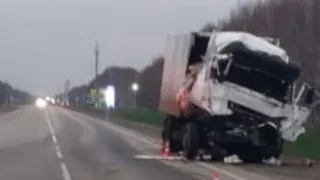 Есть пострадавшие: в Александро-Невском районе столкнулись три фуры