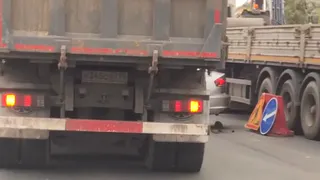 На Северной окружной в Рязани Volkswagen заехал под КамАЗ