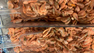 Купил креветки в известных супермаркетах — проверка вскрыла неприятный сюрприз: некоторые бренды уже в чёрном списке