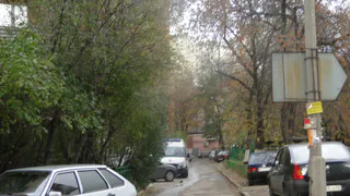 Из-за сквозного проезда на Вокзальной детей не выпускают гулять одних