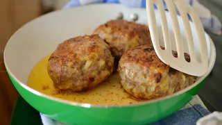 Бабушкин секрет раскрыт: добавьте это в фарш, и котлеты будут таять во рту