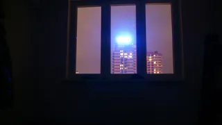 Сияние: жителей домов на Татарской слепит рекламная вывеска