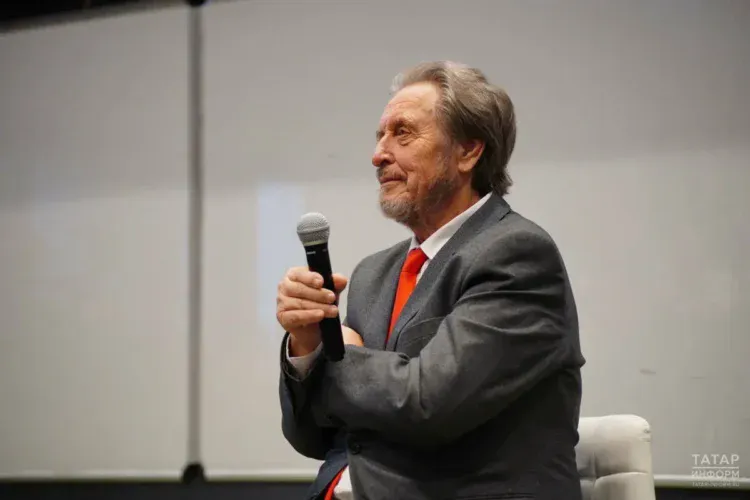 Отец Илона Маска высоко оценил инфраструктуру Казани