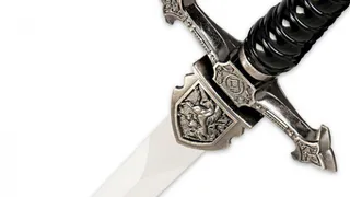 За кражу двух бутафорских мечей брянец получил 8 лет «строгача»