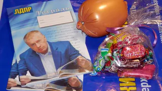 В Клинцах на фоне экономического роста устроили давку за подарки от Жириновского