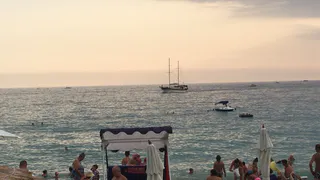 Курорт дорогого разочарования: море холодное, вип-места пустые и еда по цене фуагра - вот почему сюда больше не едут