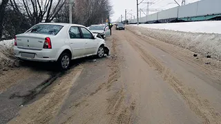 В Рыбном «Рено Логан» вылетел на встречку и врезался в «Солярис»