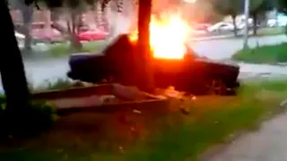 Пожар на Чкалова - очевидец снял на видео горящий автомобиль