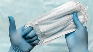 Роспотребнадзор призвал россиян вновь носить маски