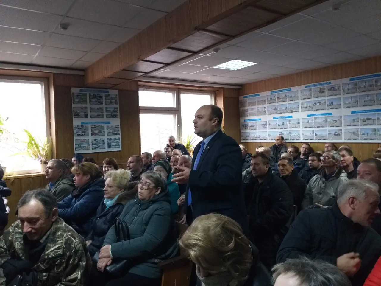 Сотрудники УРТ требуют человеческих условий труда