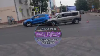 В Клинцах Брянской область столкнулись две легковушки