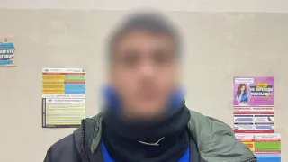 В Челябинске задержали сломавшего дверь в автобусе пассажира