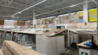 С 1 мая полностью будут запрещены ламинат и линолеум: их придется выкинуть