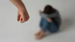 Житель города Струнино предстанет перед судом за жестокое избиение сожительницы