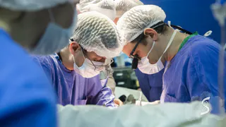 В рязанской ОКБ проведена первая в истории донорская пересадка почки отца сыну