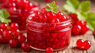 Как я заготавливаю джем из красной смородины: быстро, вкусно и без косточек