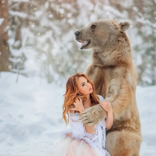 Певица Максим устроила фотосессию с беззубым мишкой