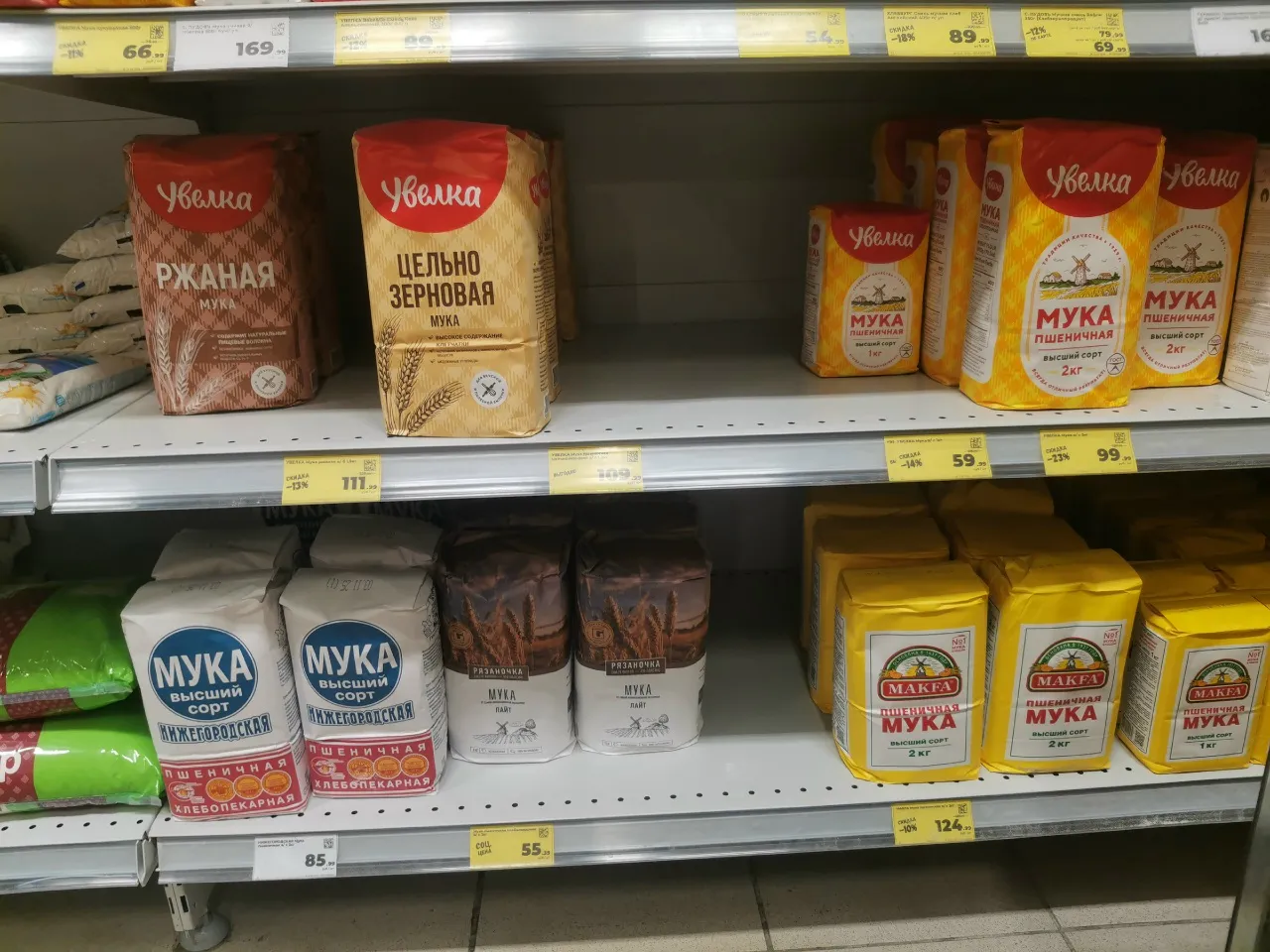 Мука кажется одинаковой — но сорт решает вкус и пользу выпечки: разница скрыта в цифрах