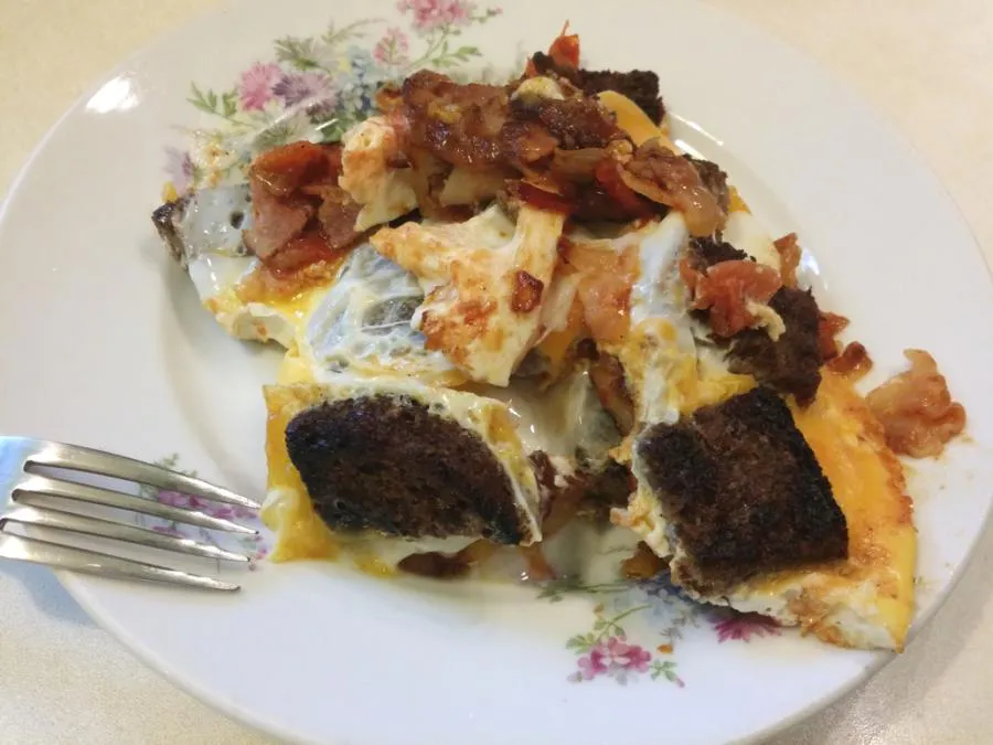 Омлет с черным хлебом – вкусно и сытно