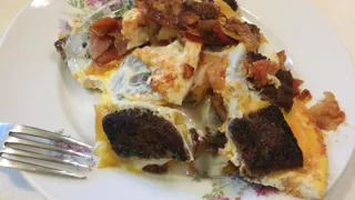 Омлет с черным хлебом – вкусно и сытно