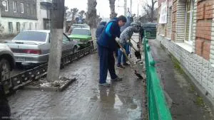 Рязанские чиновники вышли на субботник