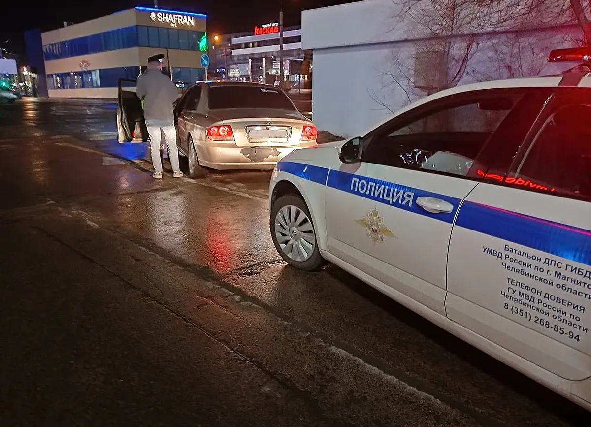 В Магнитогорске полицейские снова начали проверять ночные тусовки автомобилистов на парковках ТРЦ