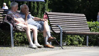 Указ приняли тихо: пенсионный стаж для всех, кто работал с 1991, будет пересчитан