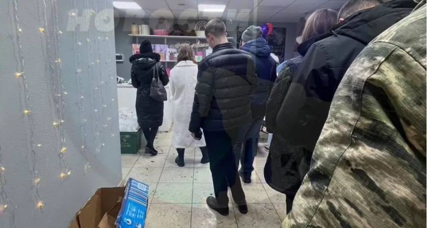Перед 8 марта в Пензе в цветочных магазинах выстроились огромные очереди