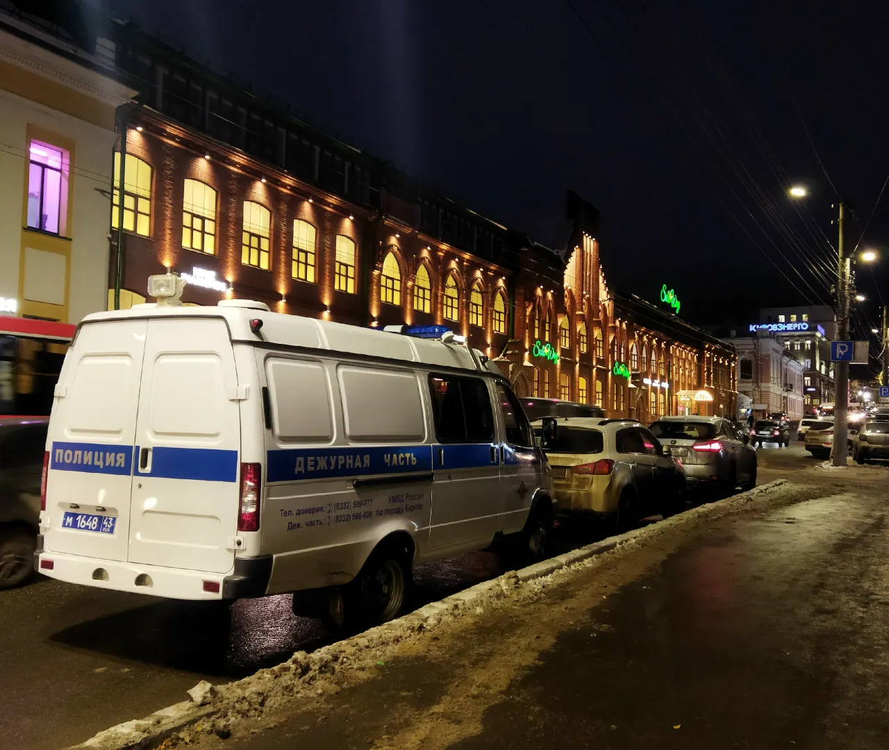 В Набережных Челнах мужчина напал на женщину с ребенком