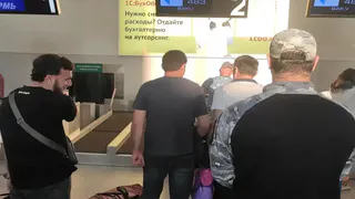 Приставы выдворили из Удмуртии пятерых мигрантов за нелегальную торговлю