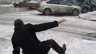 Вывих ноги: нижнекамец травмировался на пешеходном переходе