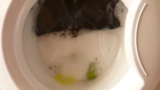 Стакан на стирку и одежда будет белее снега: секрет от прачки, что обязательно надо добавить в стиралку вместе с порошком